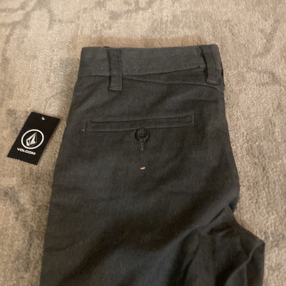 Volcom true to this dark grey pants - Picture 2 of 6